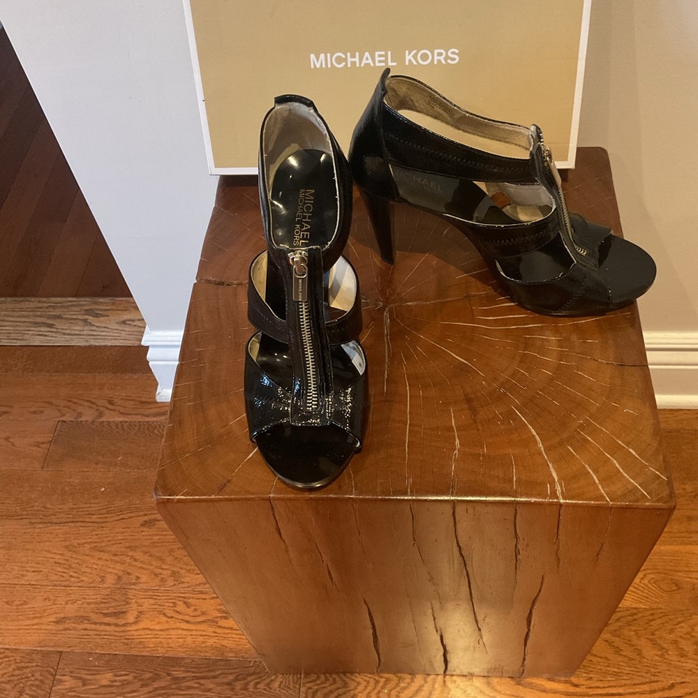 Michael Kors Elegant Black Sandals
